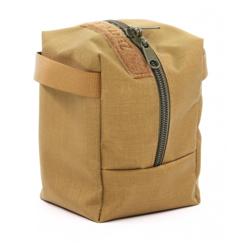 Ammunition pouch lockable