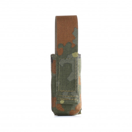 Pistol magazine pouch clip in camouflage