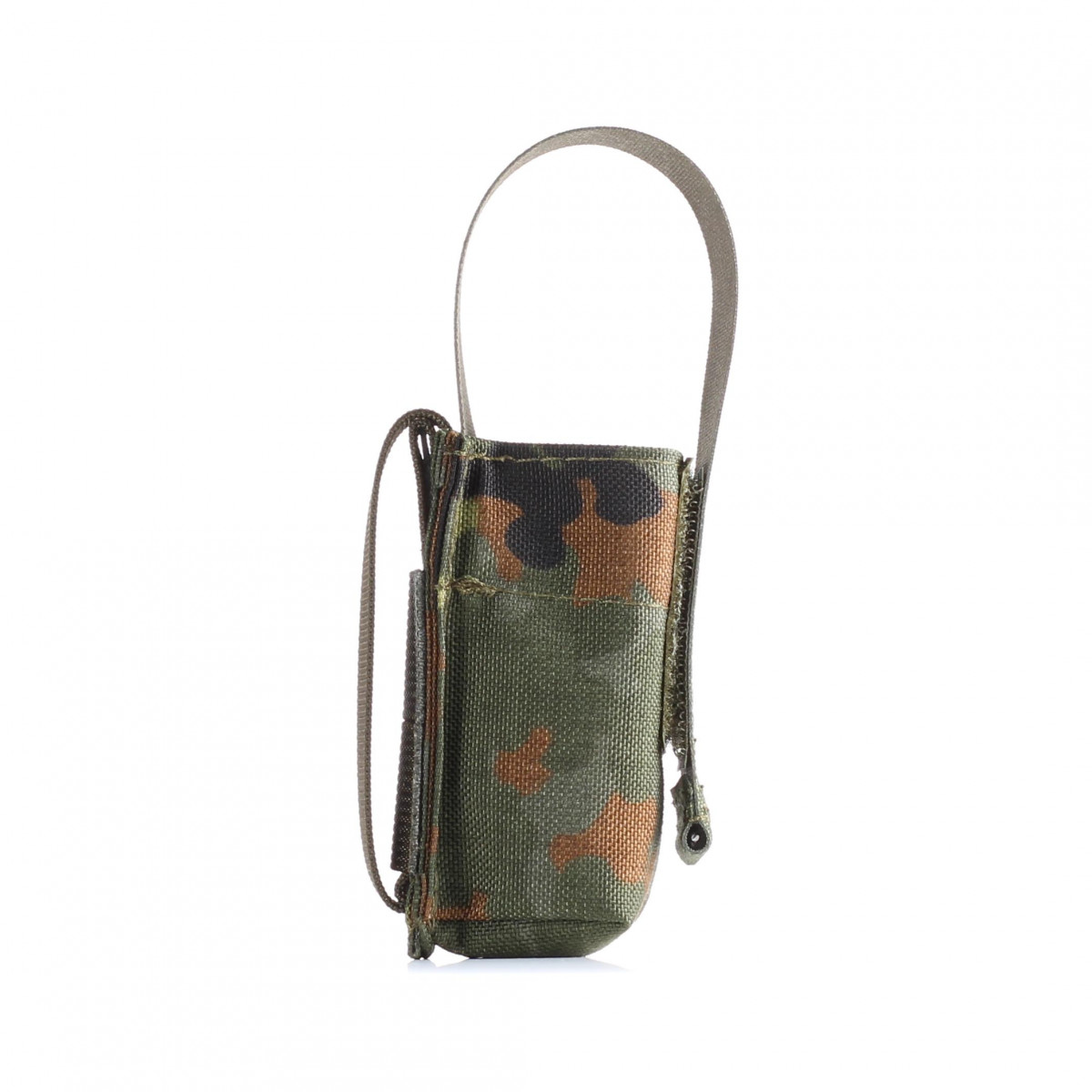 Pistol magazine pouch clip in camouflage
