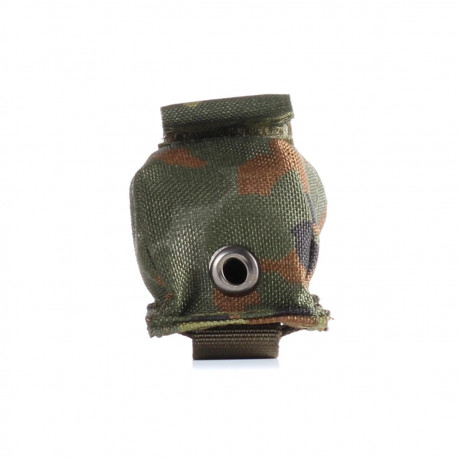 Pistol magazine pouch clip in camouflage