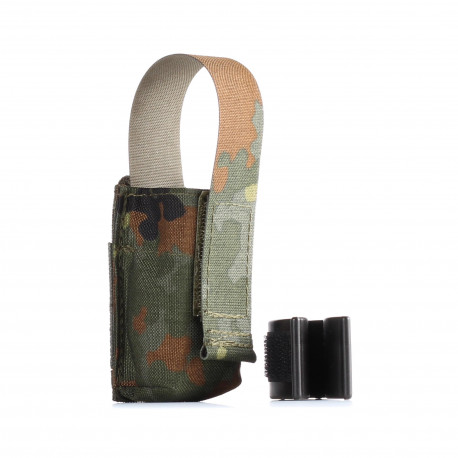 Pistol magazine pouch clip in camouflage