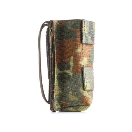 Seitenansicht Shingle Magazintasche kurz 223 Remington in Flecktarn Mollegurt hinten und Molle Schlaufen vorne