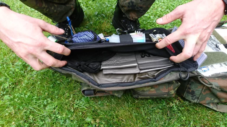 Slot compartments in the lid of the ZFR rescue rucksack