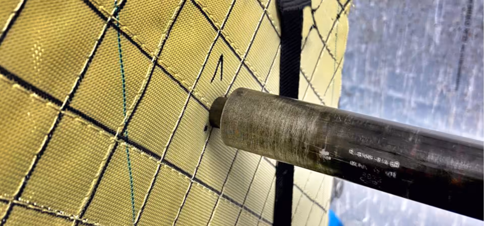Unbeschädigtes Aramidgewebe vor einem ballistischen Test
