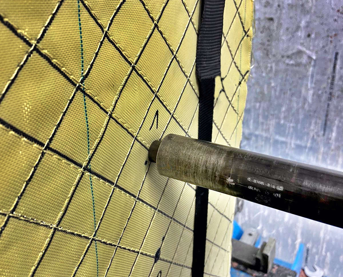 Unbeschädigtes Aramidgewebe vor einem ballistischen Test