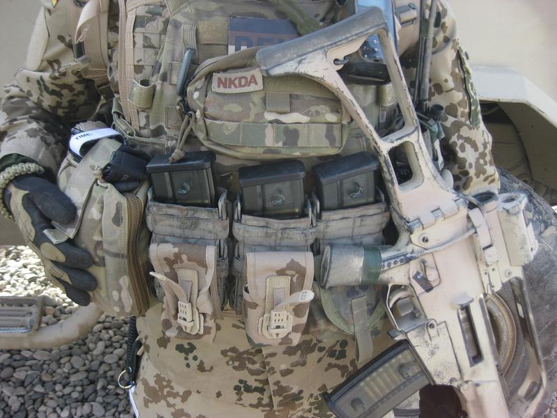 Zentauron Fast Magazine pouch for G36 Magzine mounted on Chest Rig