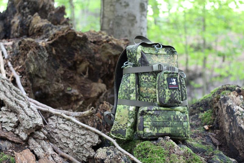 Molle Zusatztaschen am Rucksack